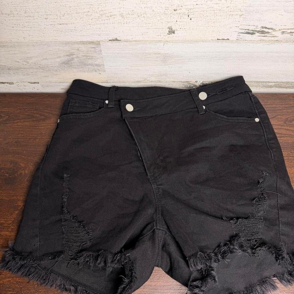 Willow Boutique Black Distressed Denim Shorts Size L High Rise Frayed Hem
